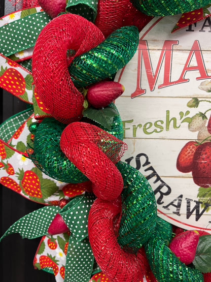 Farmer’s Market Strawberries Wreath, Summer Front Door Decor, Seasonal Kitchen Decoration, KatsCreationsNMore