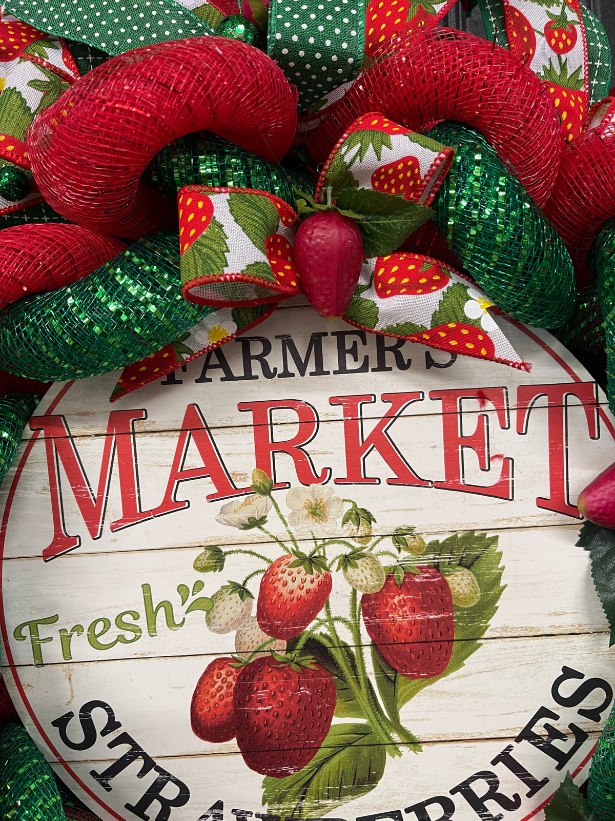Farmer’s Market Strawberries Wreath, Summer Front Door Decor, Seasonal Kitchen Decoration, KatsCreationsNMore