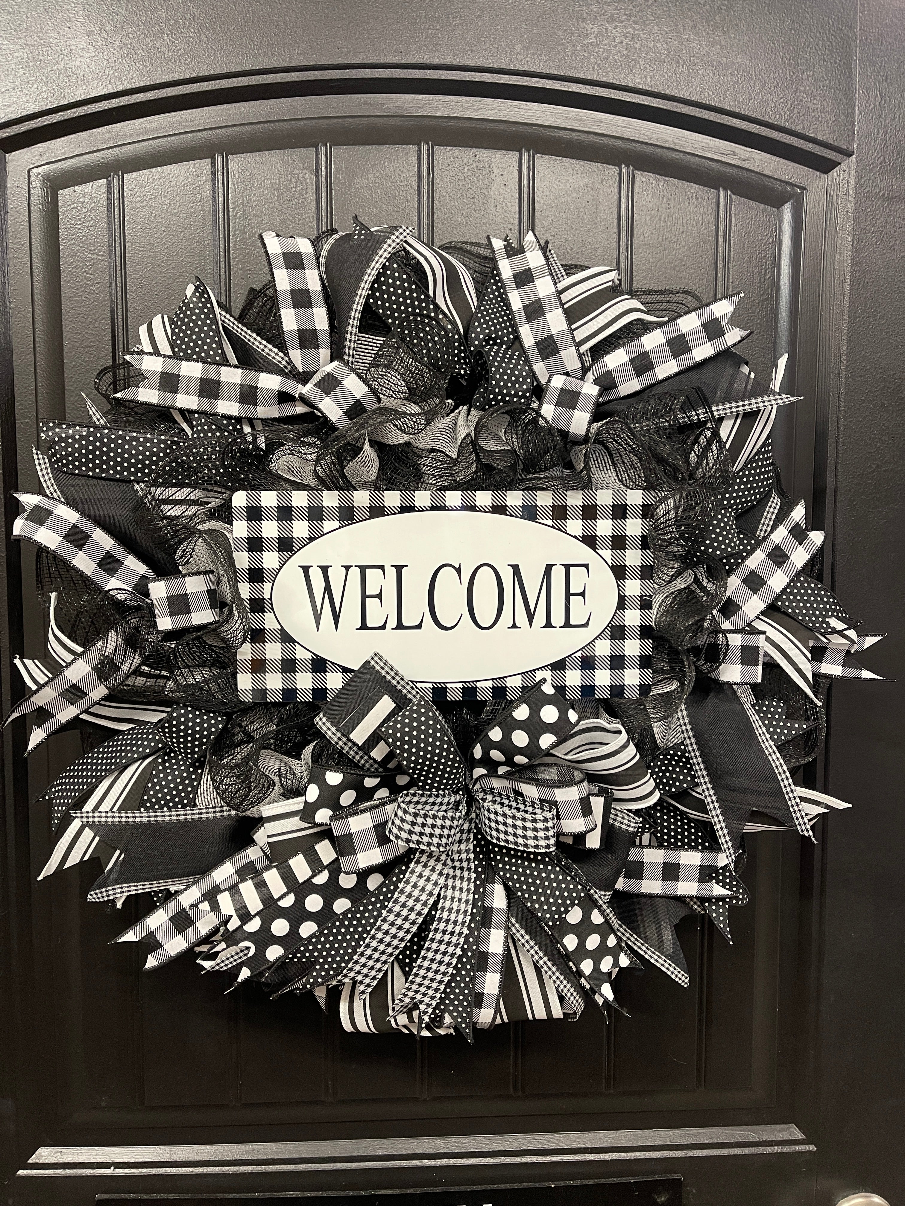 Black and White Welcome Wreath with Interchangeable Signs, 1 Wreath, 4 Looks, KatsCreationsNMore