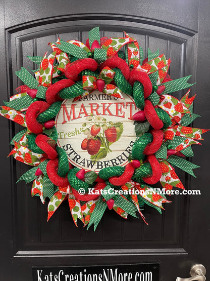 Farmer’s Market Strawberries Wreath, Summer Front Door Decor, Seasonal Kitchen Decoration, KatsCreationsNMore