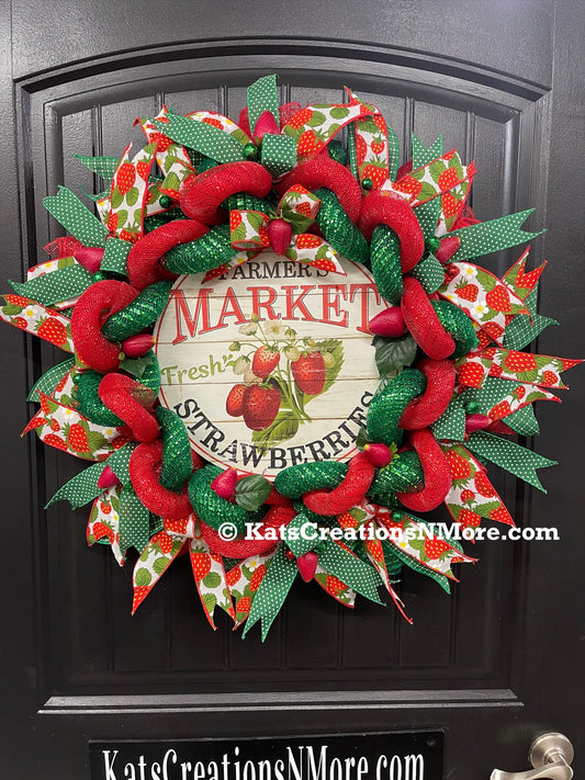 Farmer’s Market Strawberries Wreath, Summer Front Door Decor, Seasonal Kitchen Decoration, KatsCreationsNMore