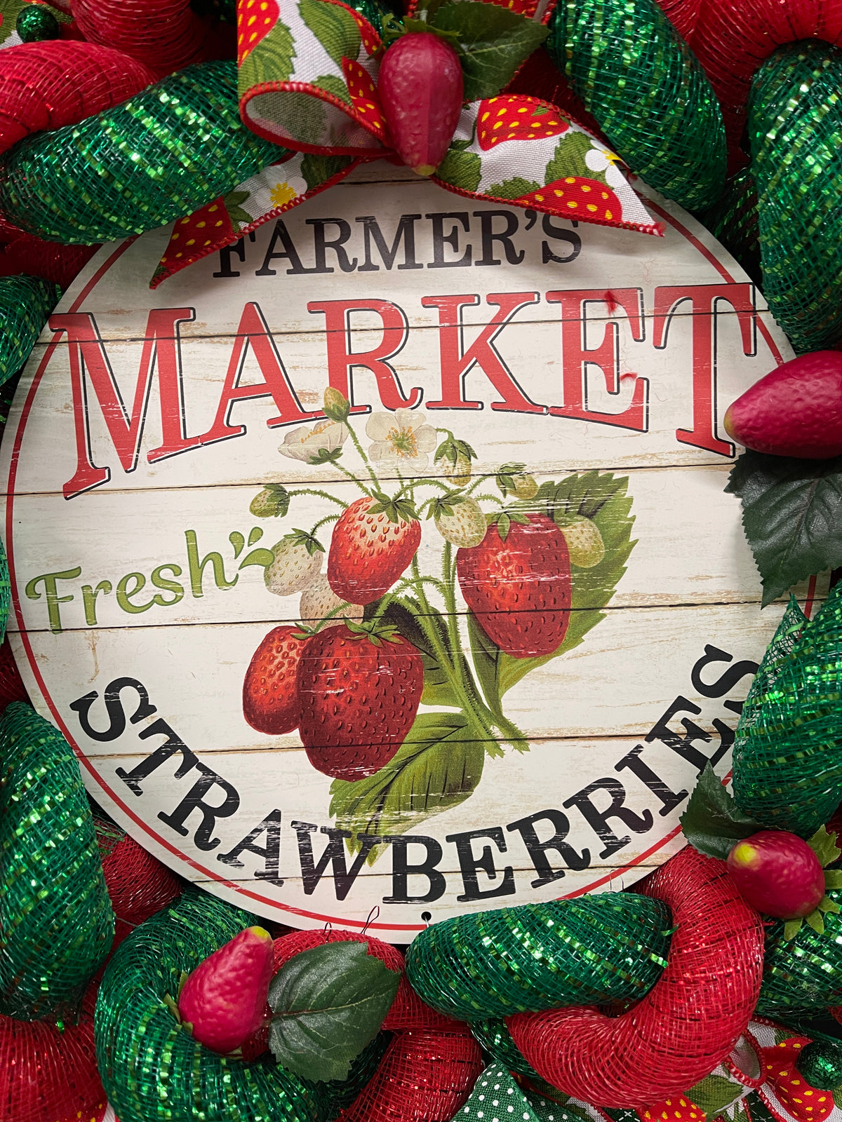 Farmer’s Market Strawberries Wreath, Summer Front Door Decor, Seasonal Kitchen Decoration, KatsCreationsNMore