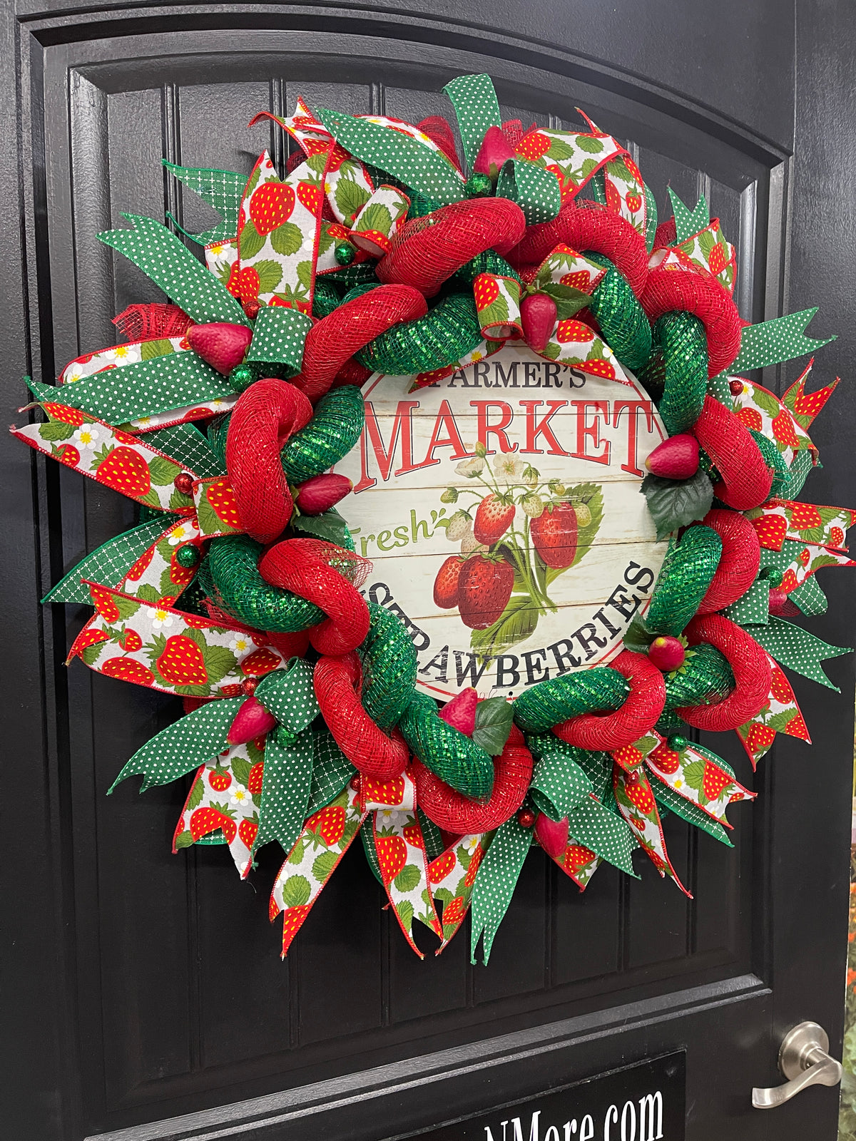 Farmer’s Market Strawberries Wreath, Summer Front Door Decor, Seasonal Kitchen Decoration, KatsCreationsNMore