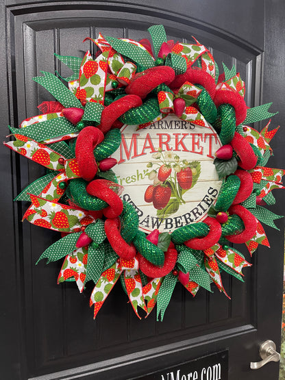 Farmer’s Market Strawberries Wreath, Summer Front Door Decor, Seasonal Kitchen Decoration, KatsCreationsNMore