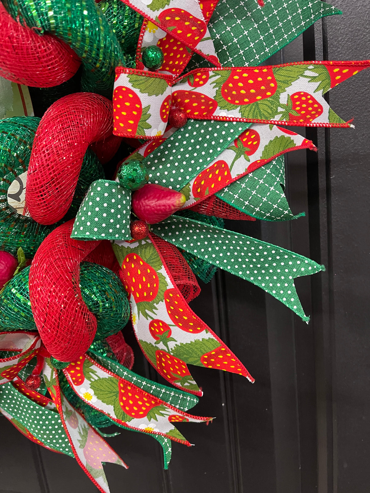 Farmer’s Market Strawberries Wreath, Summer Front Door Decor, Seasonal Kitchen Decoration, KatsCreationsNMore