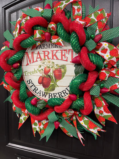 Farmer’s Market Strawberries Wreath, Summer Front Door Decor, Seasonal Kitchen Decoration, KatsCreationsNMore